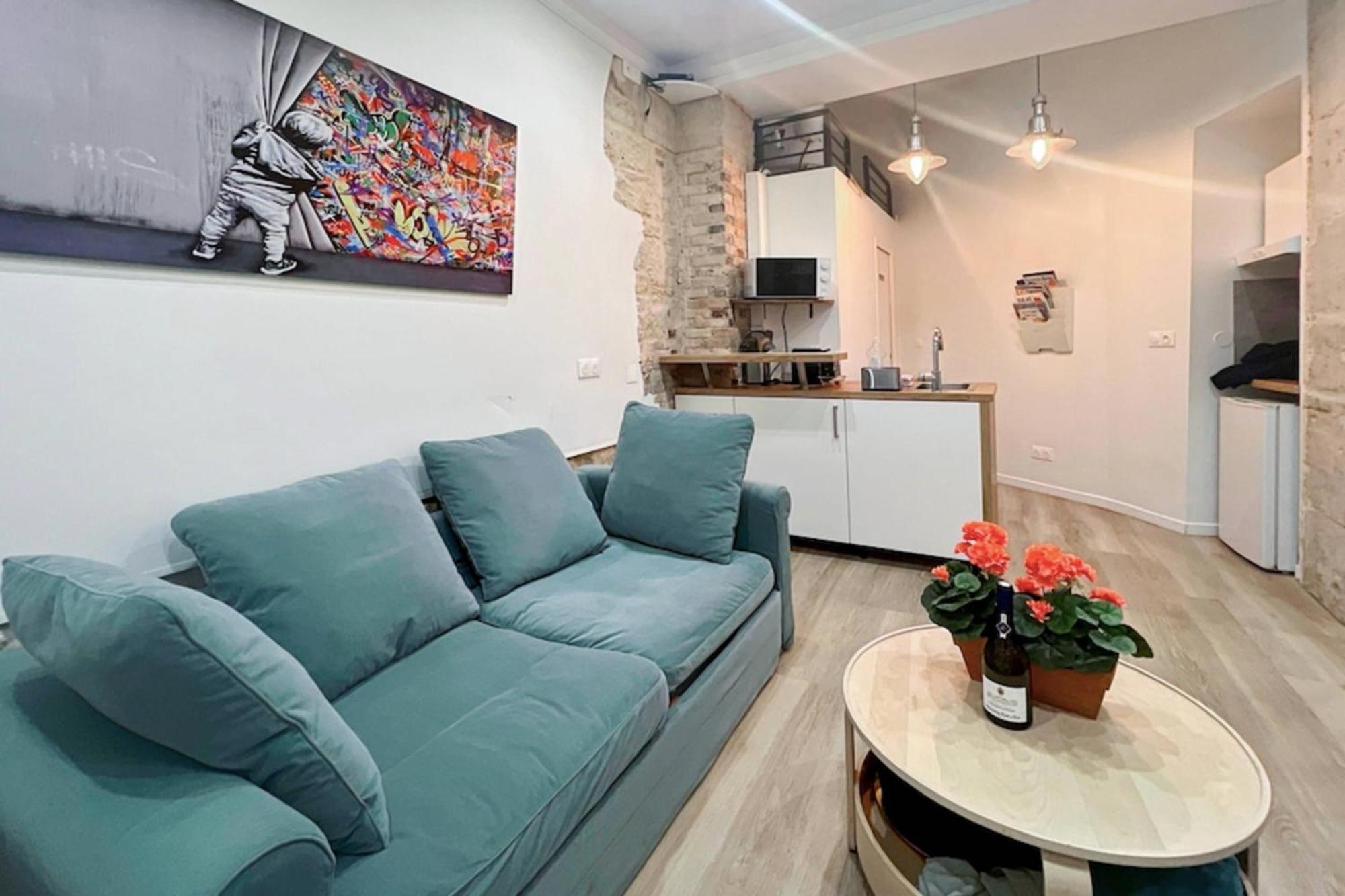 Ideally Located And Atypical In Appartement