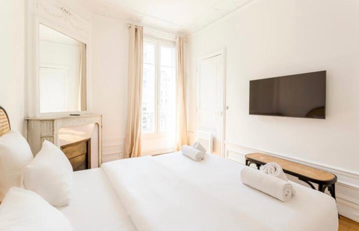 Luxury Suites Tour Eiffel View Couette-café *