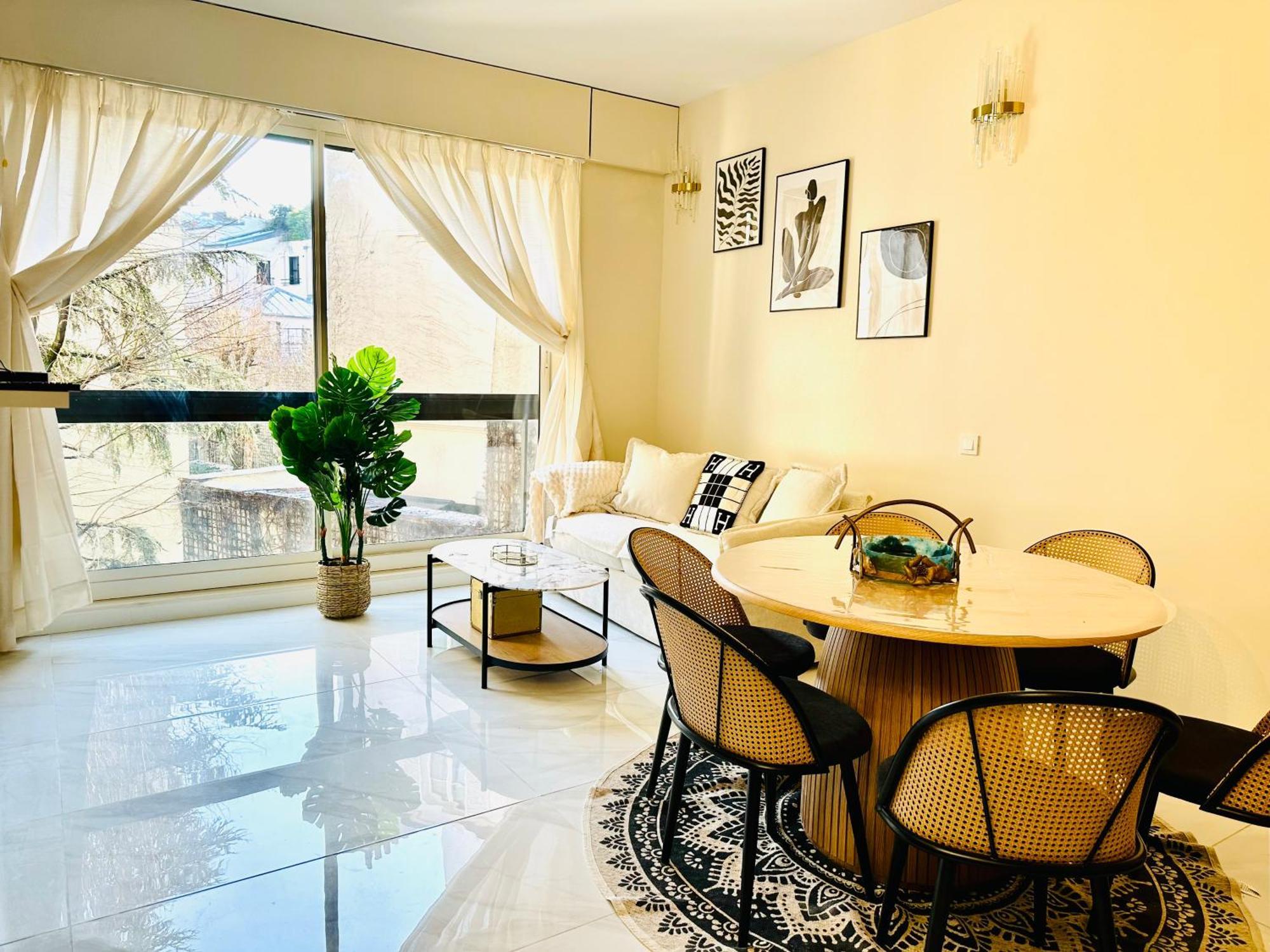 Appartement 21a Marechal Foch Avenue Champs-elysees Paris