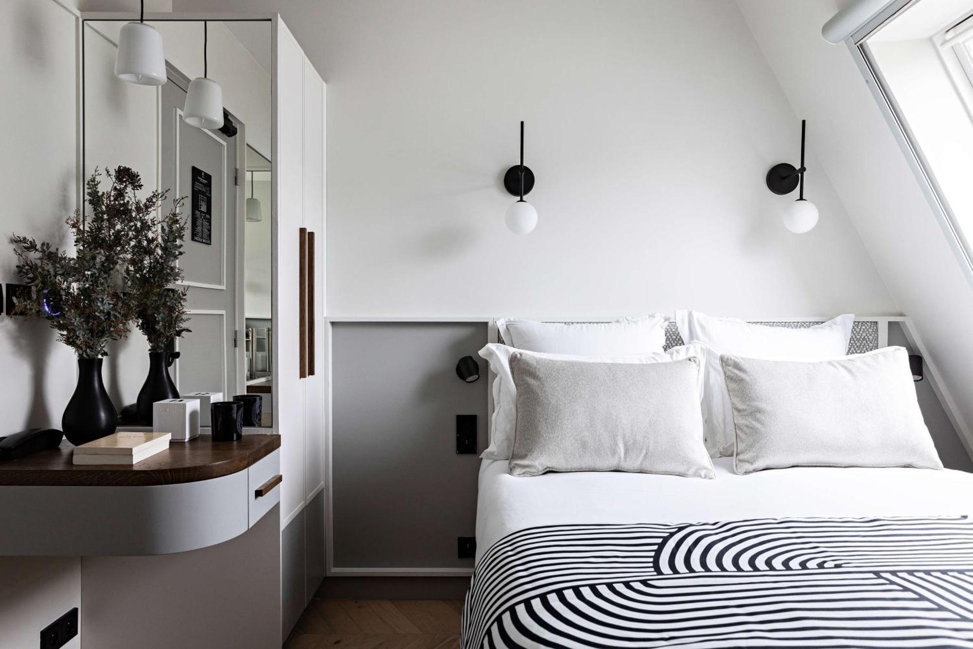 The Blake Gare Saint Lazare Hotel