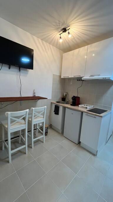 Apartment Studio - Canal Saint Martin - La - 2 Pers *