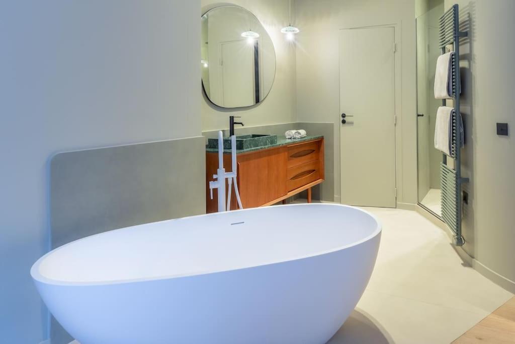 Marais - Magnificent 3br/bth Decorated With Taste Paris