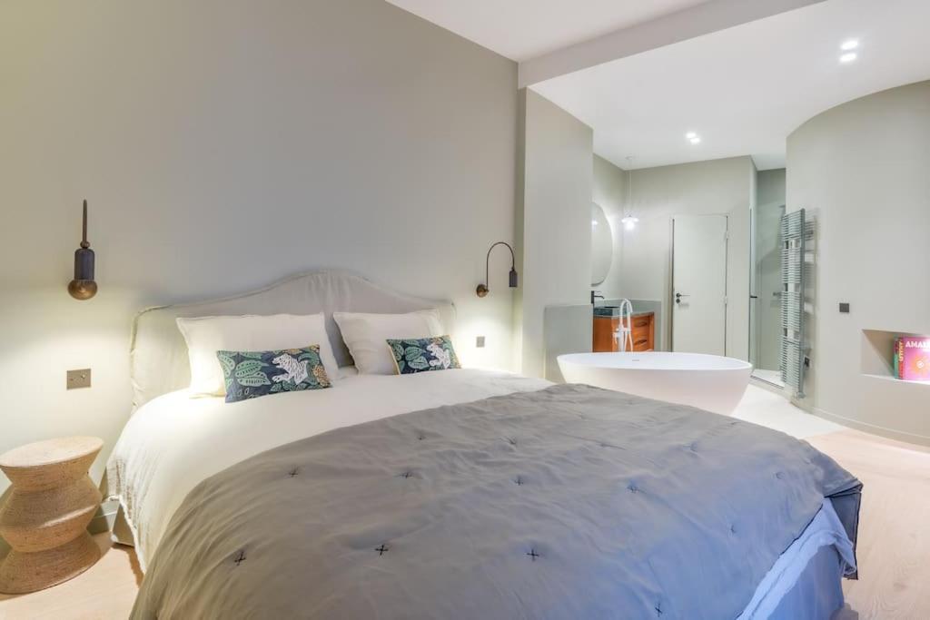 Apartment Marais - Magnificent 3br/bth Decorated With Taste