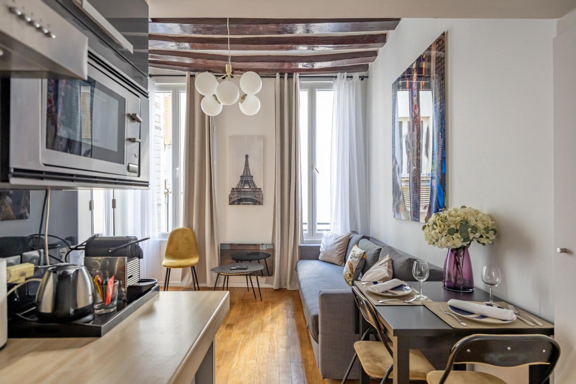 Charming Flat , Heart Of *