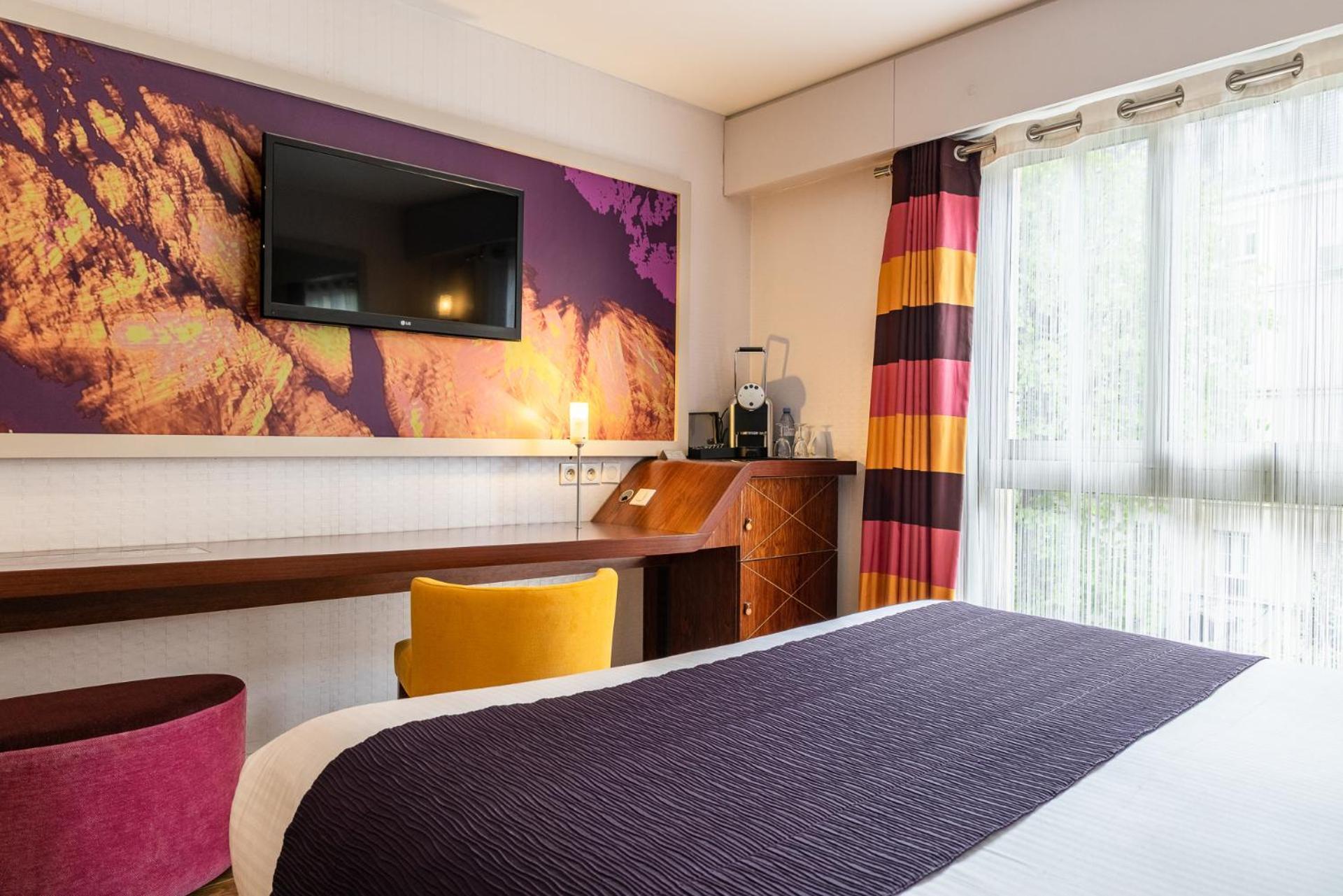 Ampere Hotel 4*