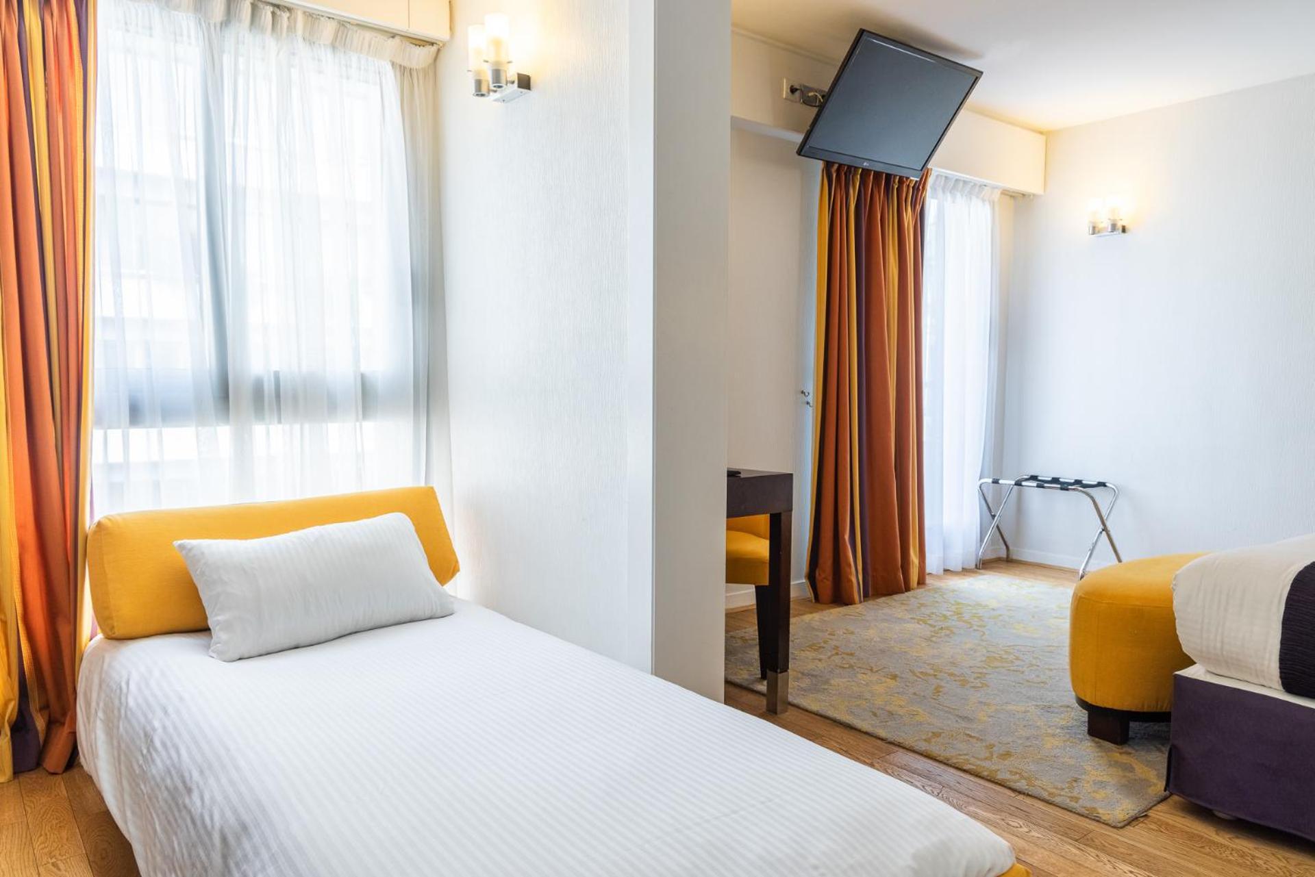 Ampere Hotel