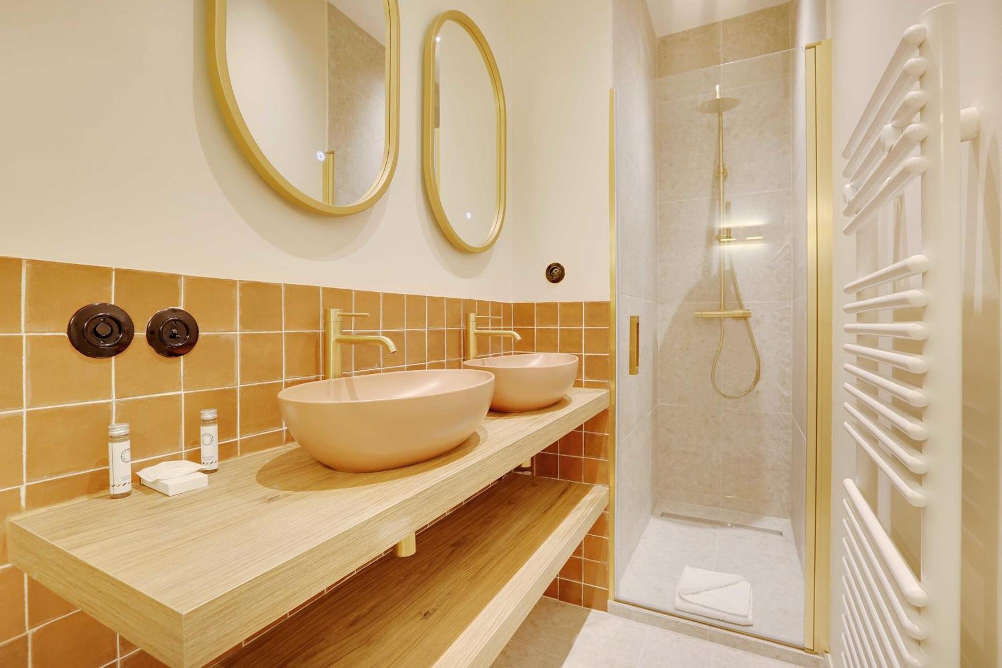 Charming -2br-6p- Montmartre Apartment Paris