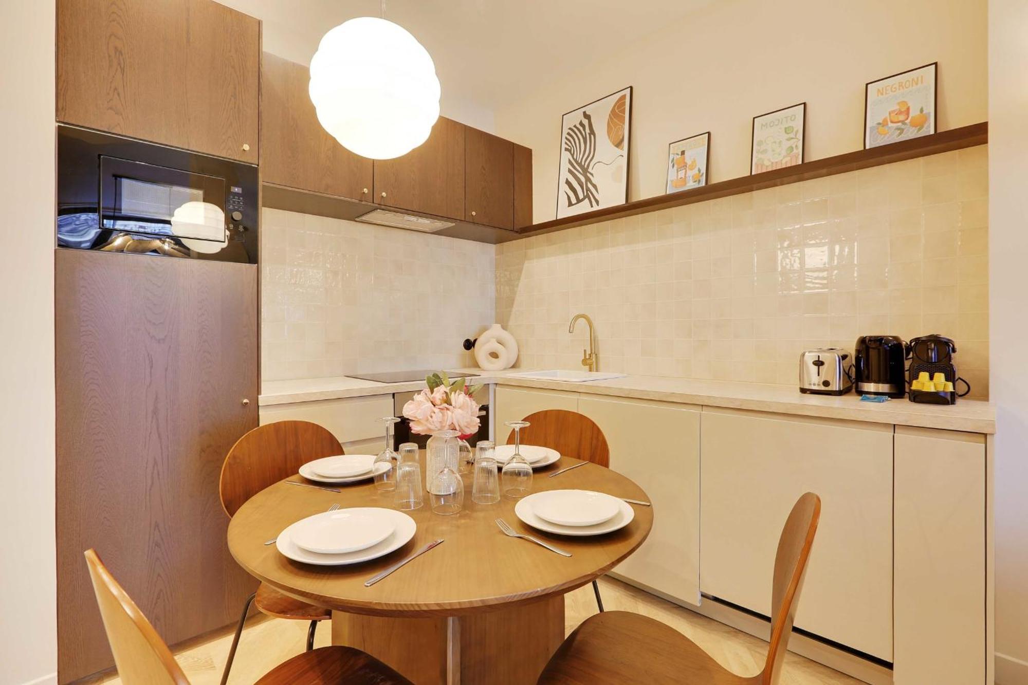 Charming -2br-6p- Montmartre Apartment