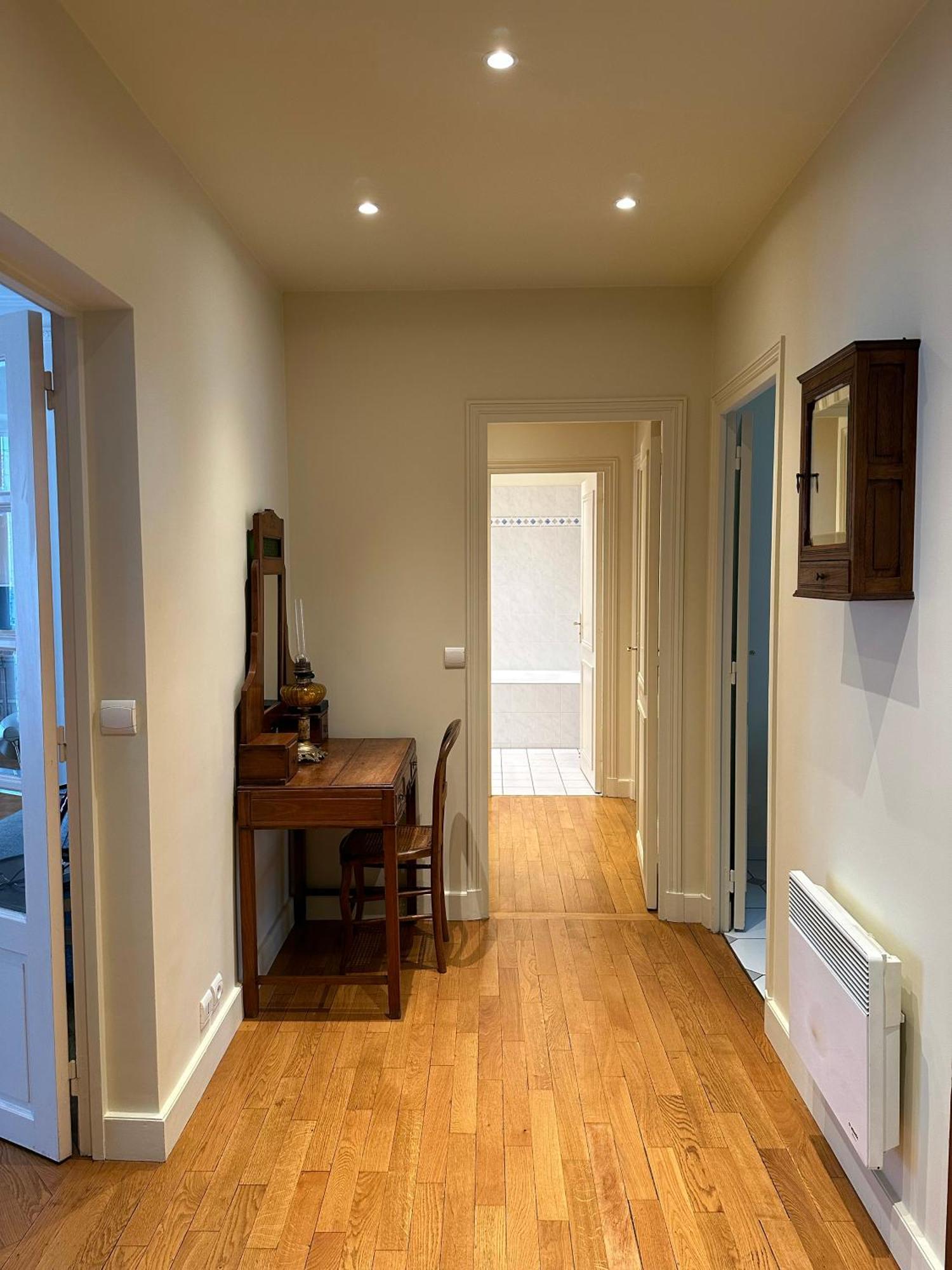 Appartement 70 Sqm In 75008