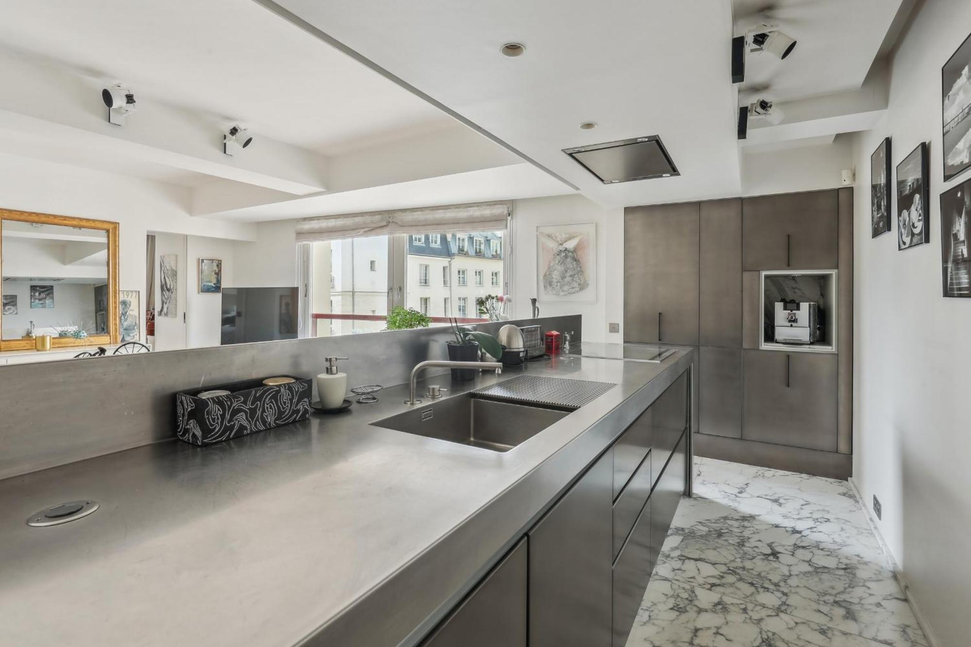 Quai Des Celestins 1bdr By B'your Appartement