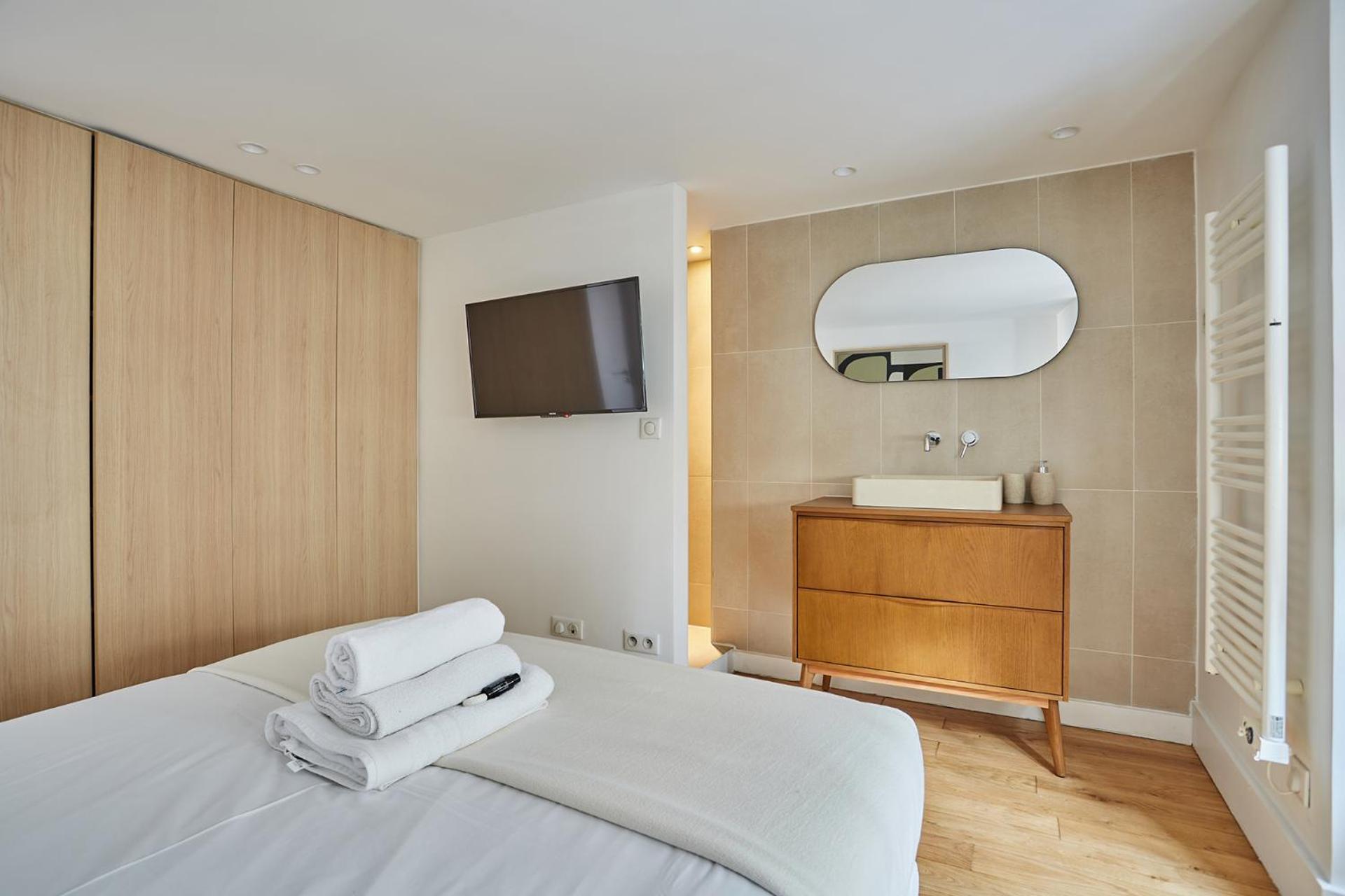 Apartment Louvre/palais Royal By Studioprestige