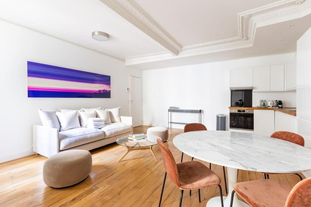 Eiffel Tower - New Renovated 4 People Apartment *
