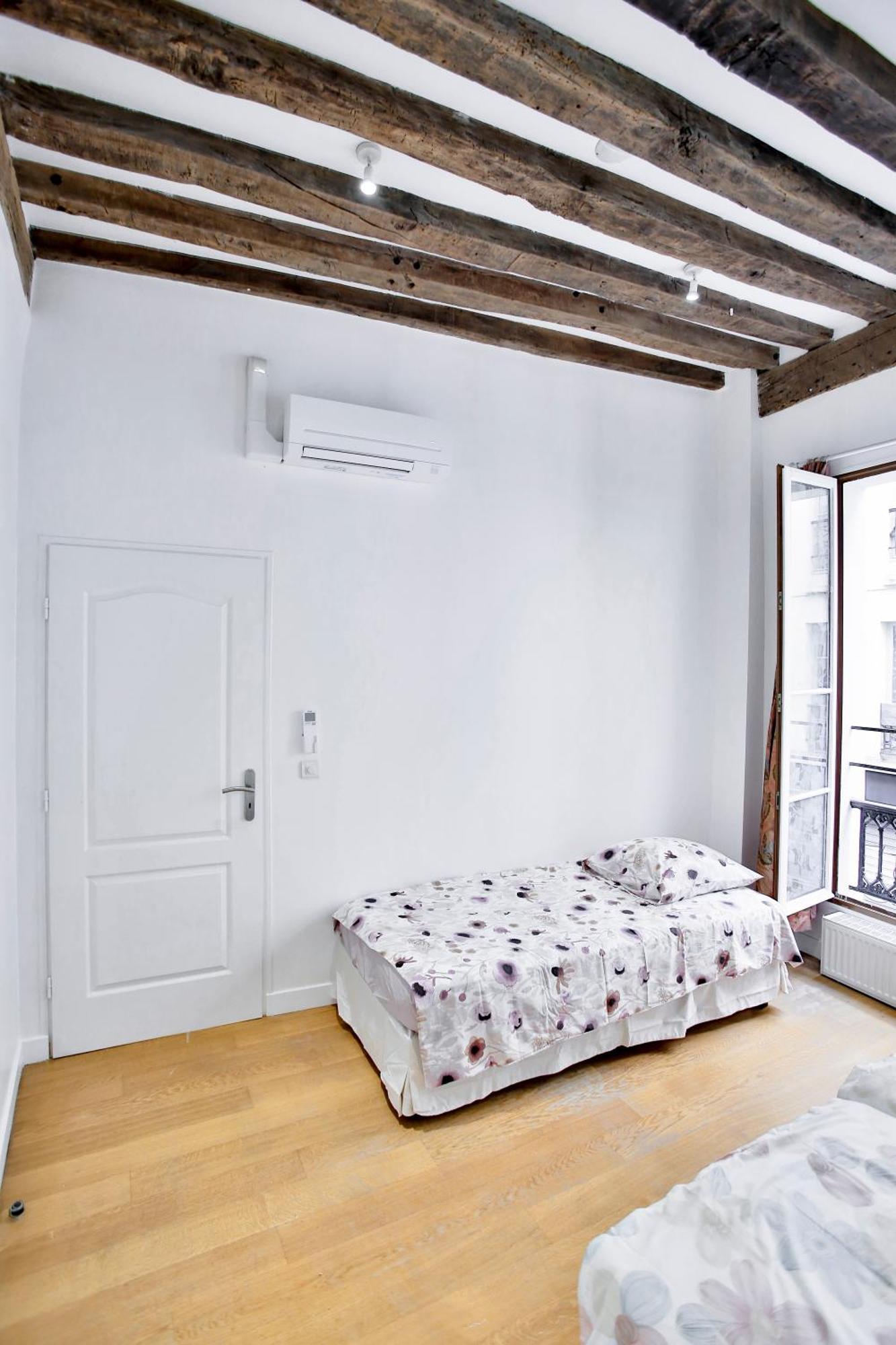 Marais 4 Bedrooms New * Paris
