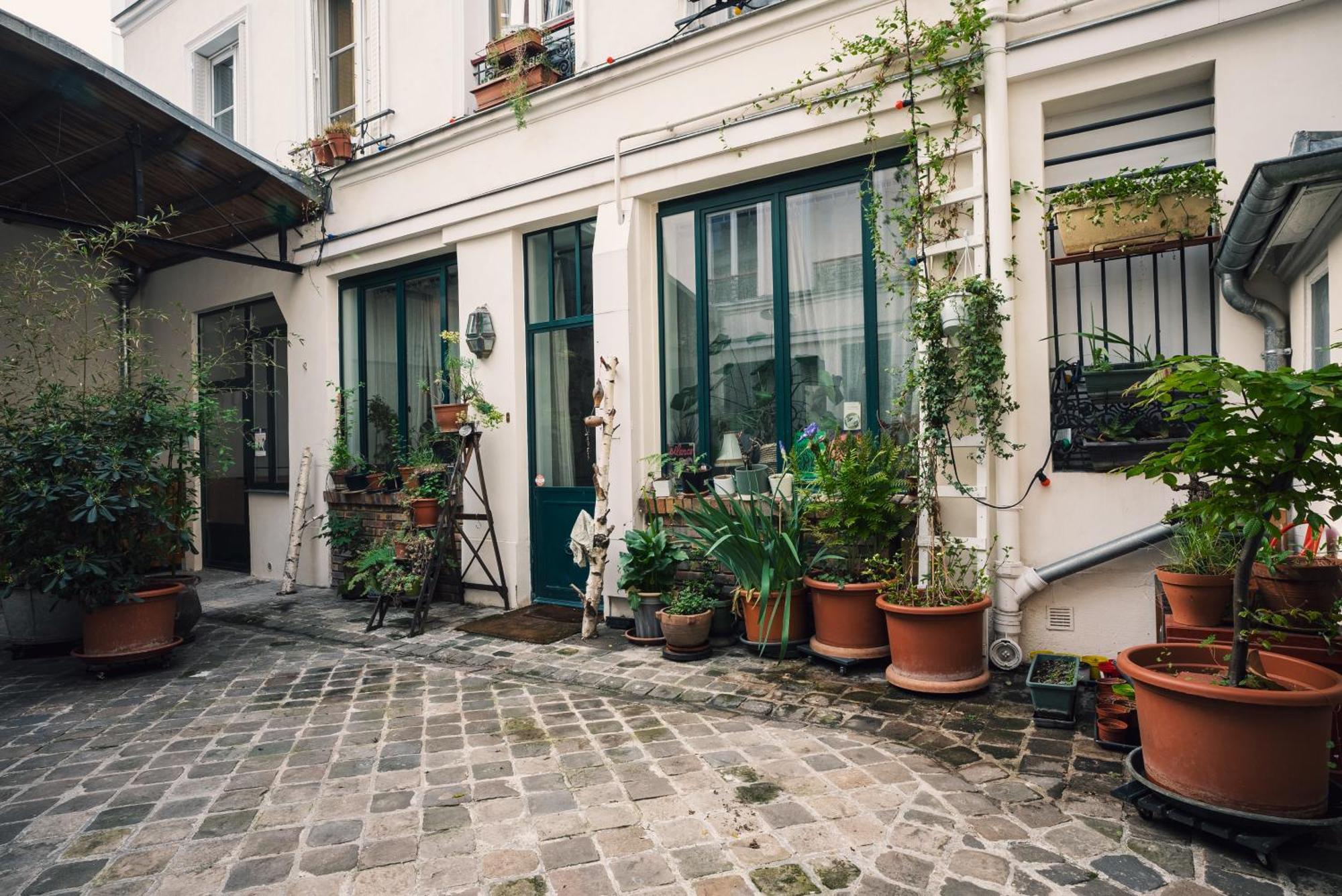 Apartment Duplex Sur Cour Arboree Paris