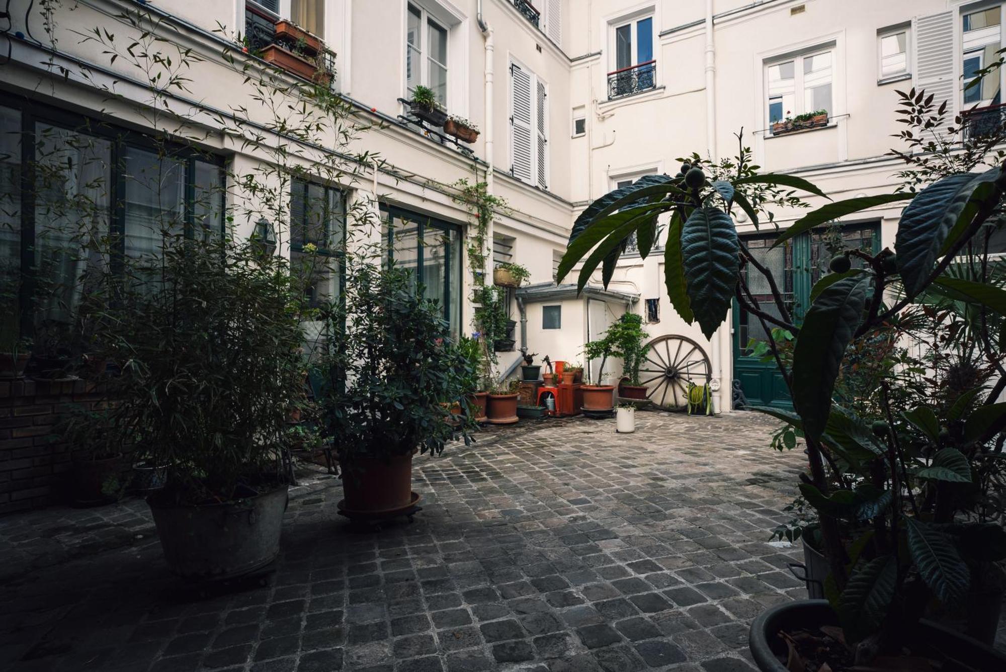 Duplex Sur Cour Arboree Apartment Paris