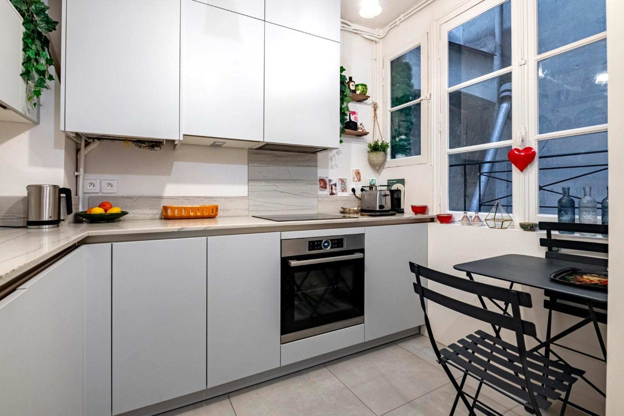 Veeve - The Hopeful Romantic Apartment