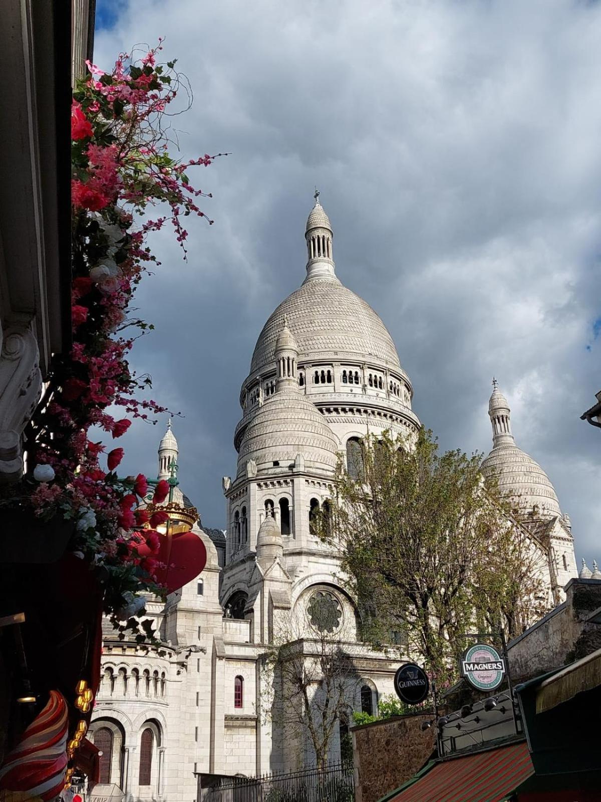 Perfect Down The Sacre Coeur Apartment *