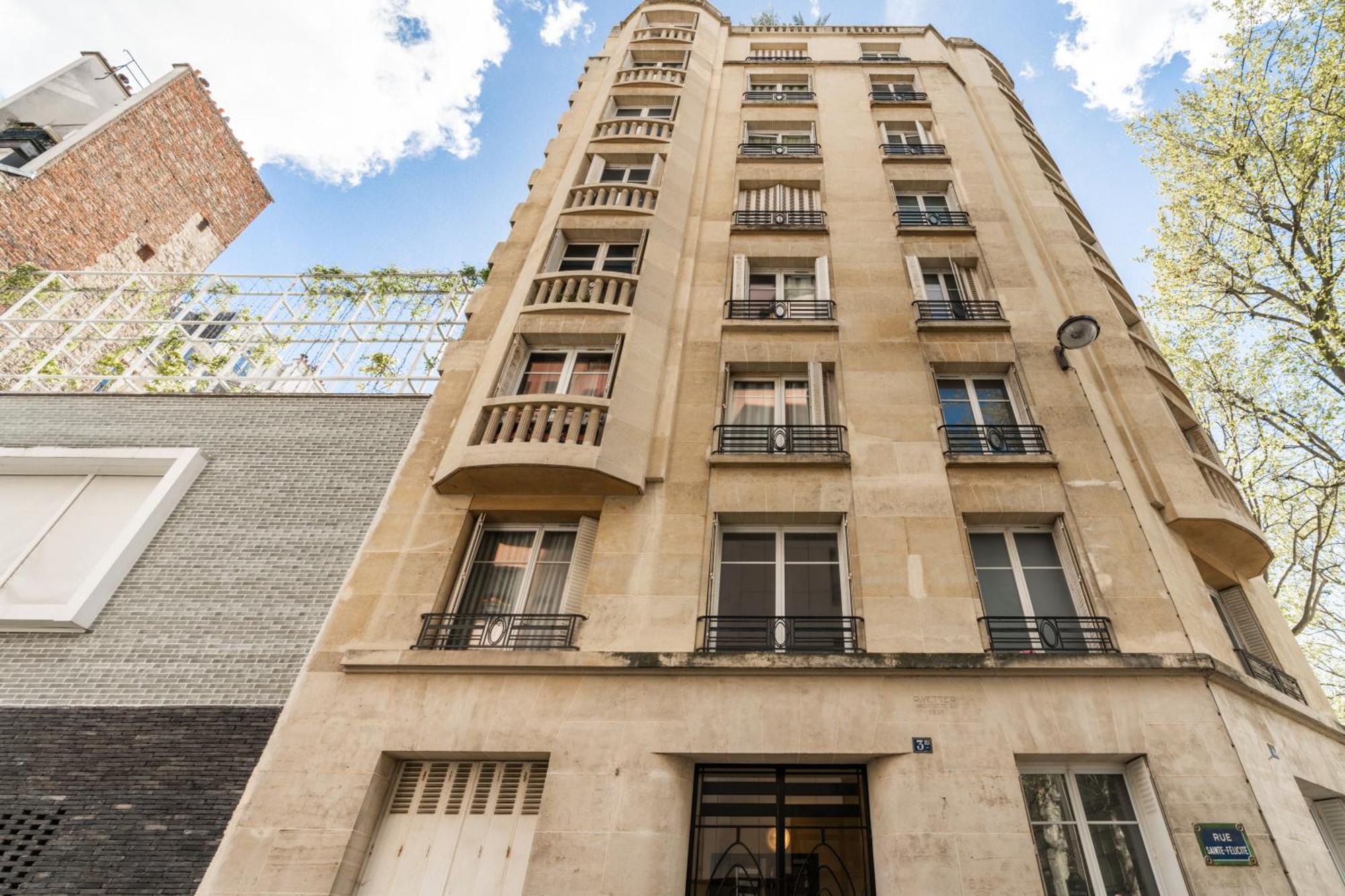 Elegant 15 Apartment *