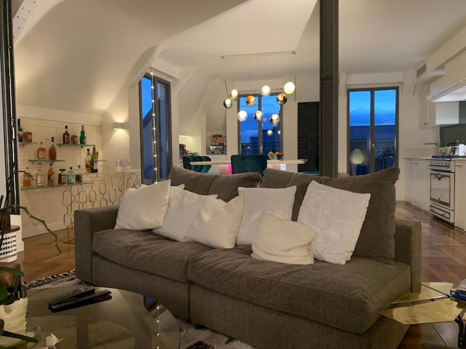 New Rbnb Eiffel Tower Rooftop 360 Terrace View And Parking Apartment Paris