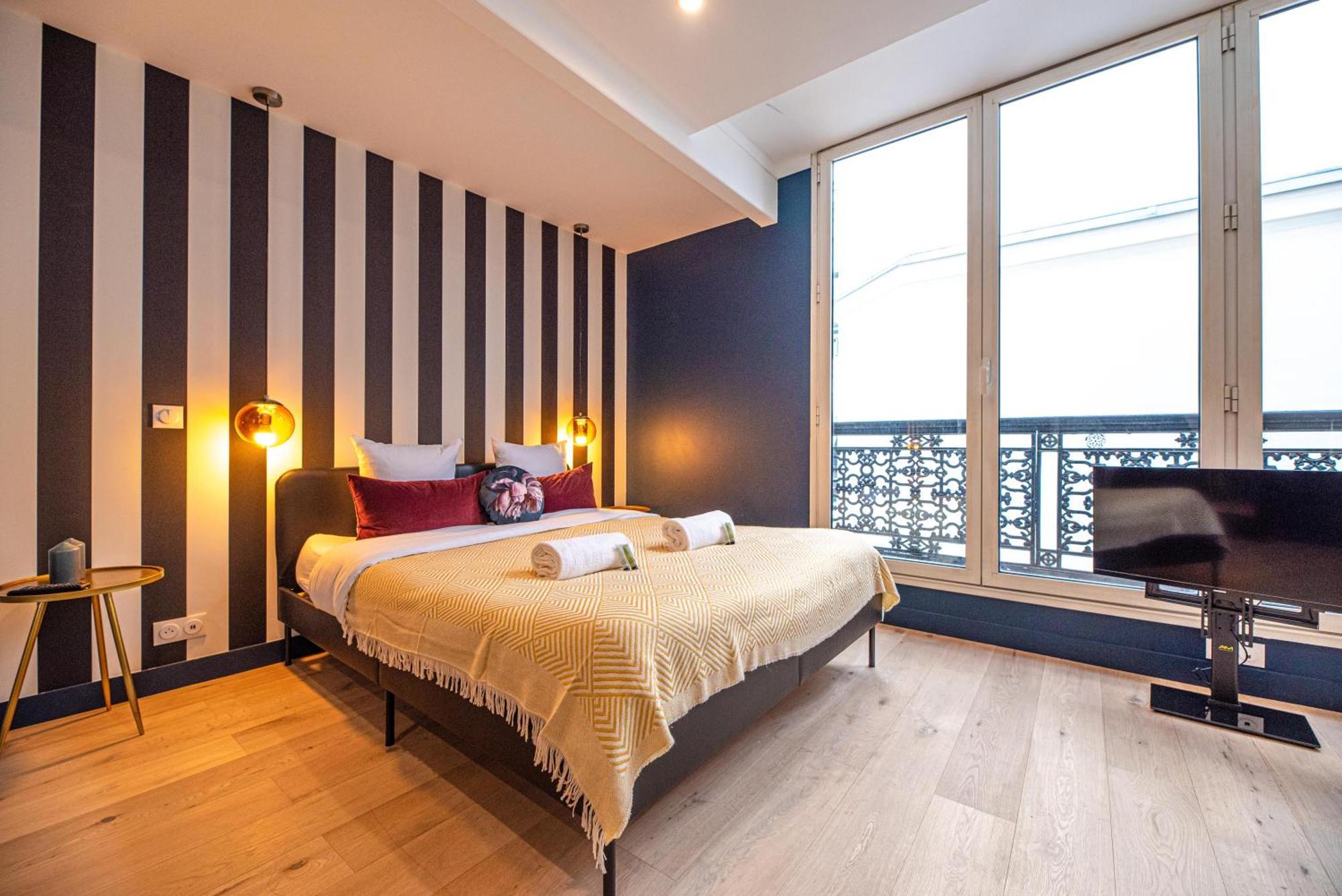Monsieur Pigalle Apartment