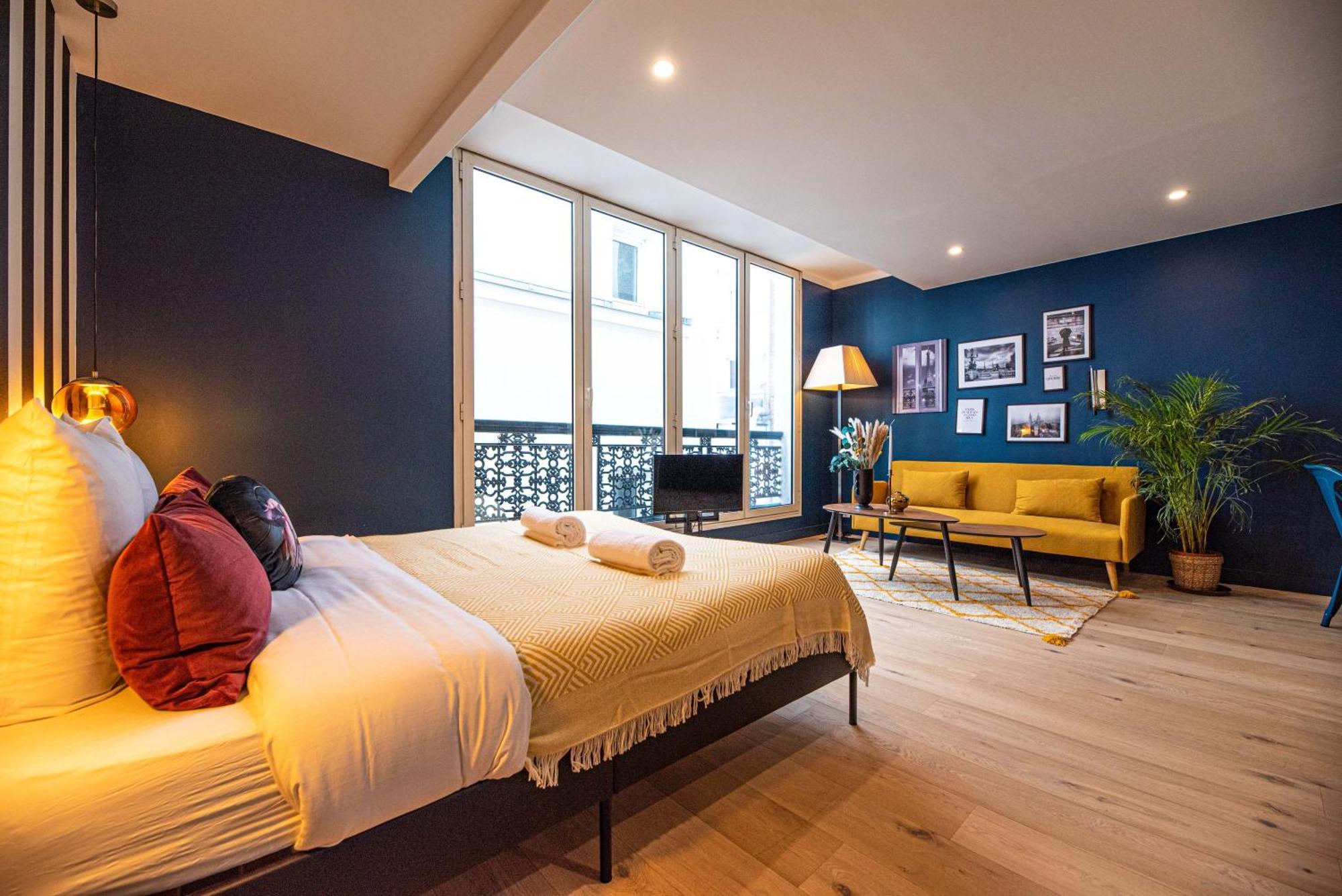 Monsieur Pigalle Apartment