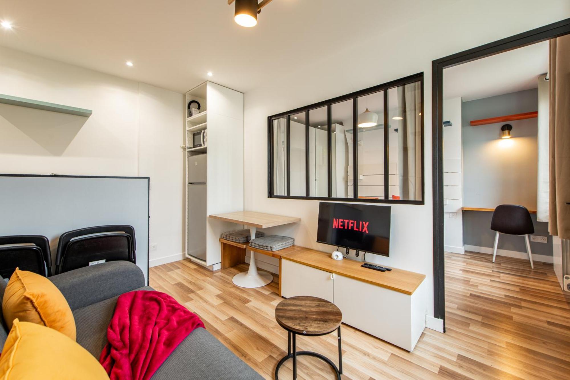 Apartment Cozy 1-bedroom With All Amenties In Montmartre