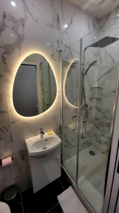 Fully Renovated Historic In Heart Mouffetard * Paris