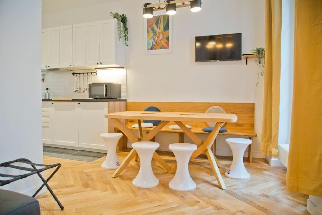 Fully Renovated Historic In Heart Mouffetard Apartment