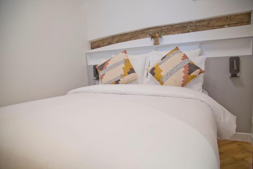 Apartment Fully Renovated Historic In Heart Mouffetard Paris