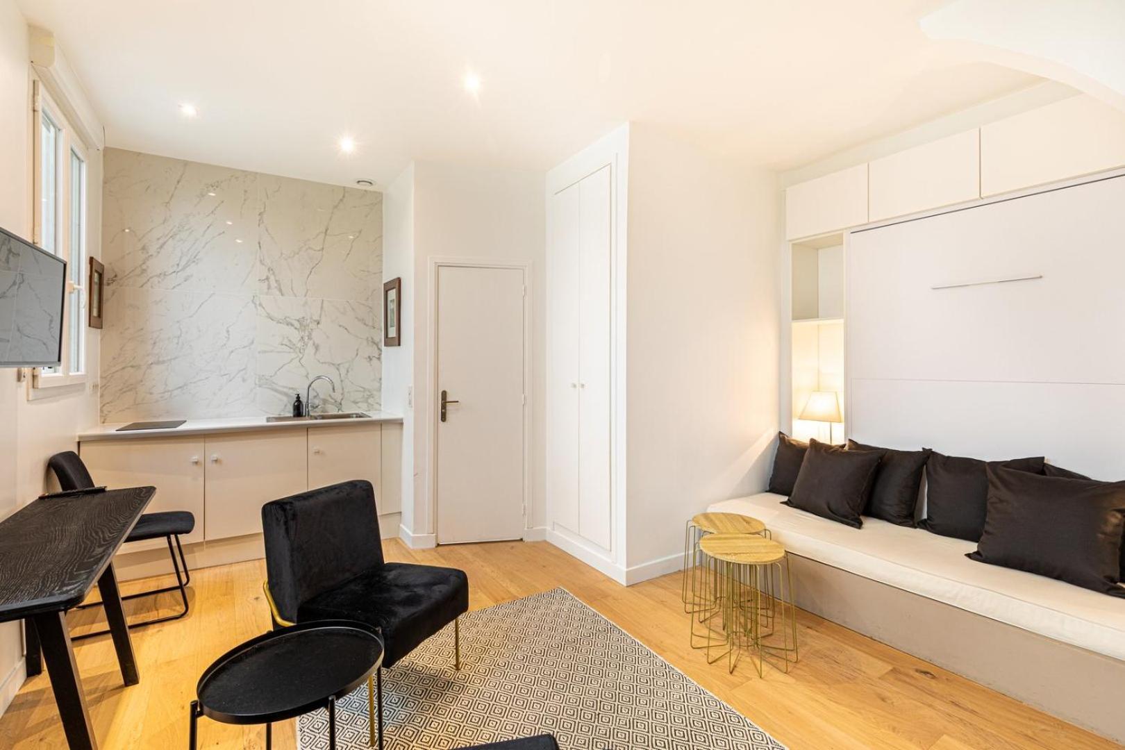 Guestready - Elysee Palace Marble Haven Apartment *