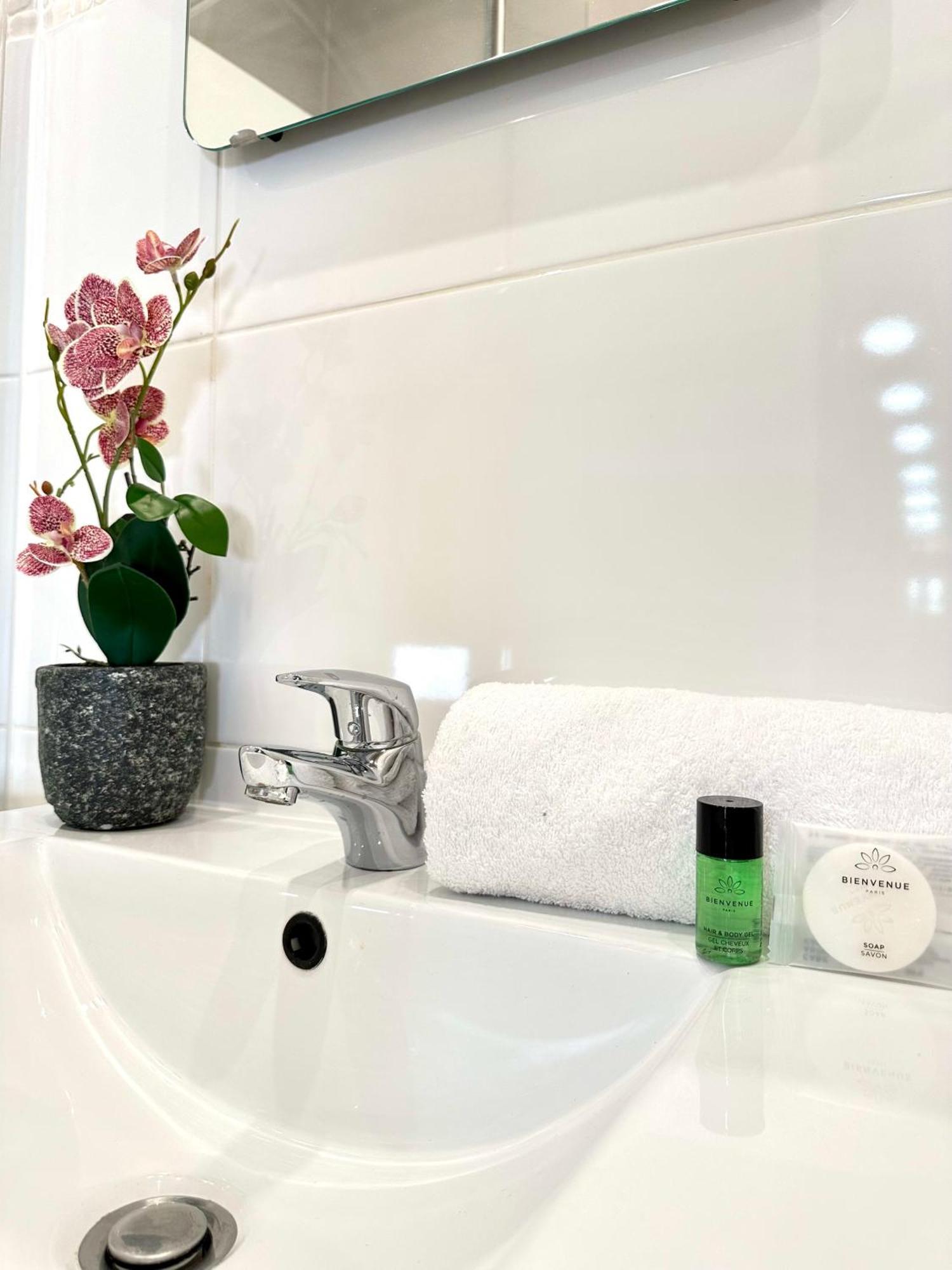 Appartement Stylish Studio Steps From Le Marais *