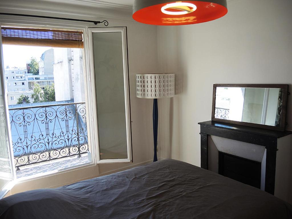 Private With Bathroom In Sunny Flat * Paris