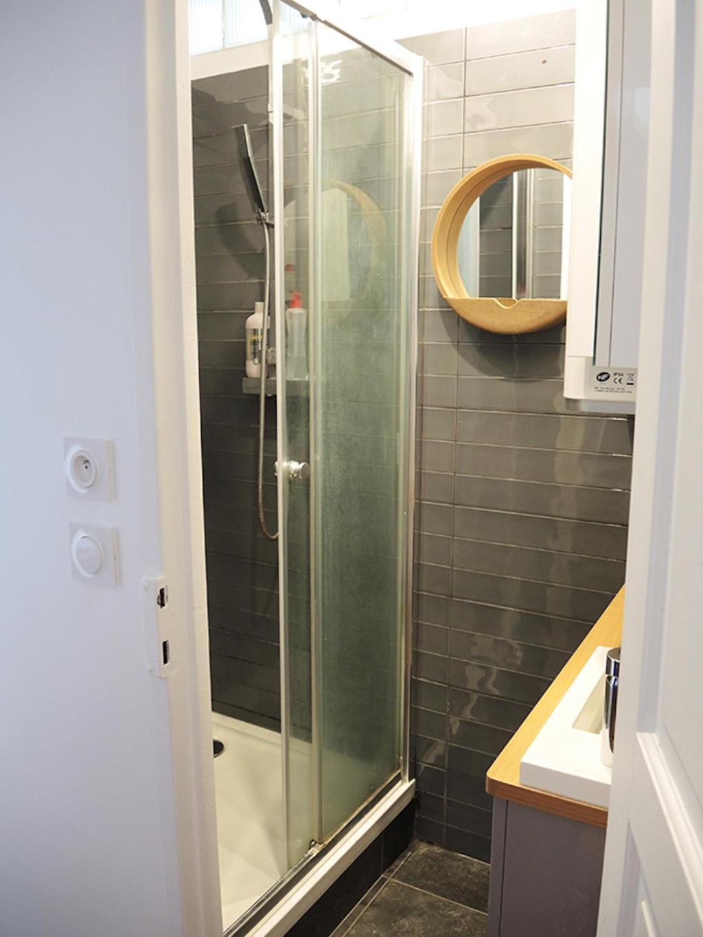 Private With Bathroom In Sunny Flat Homestay