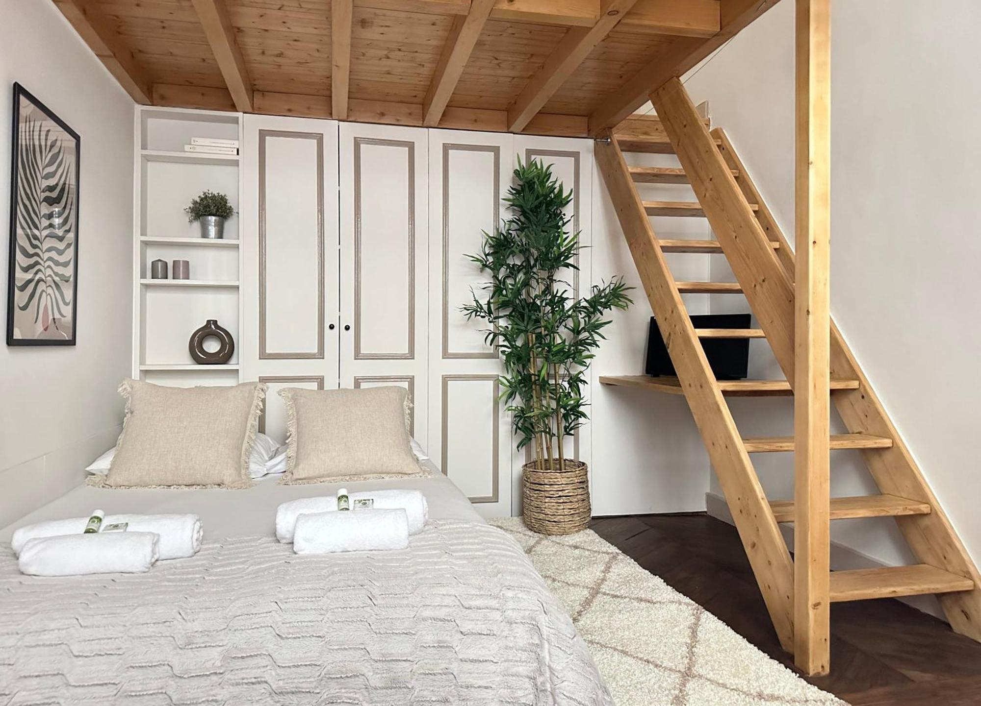 Modern & Dreamy Duplex In Le Marais