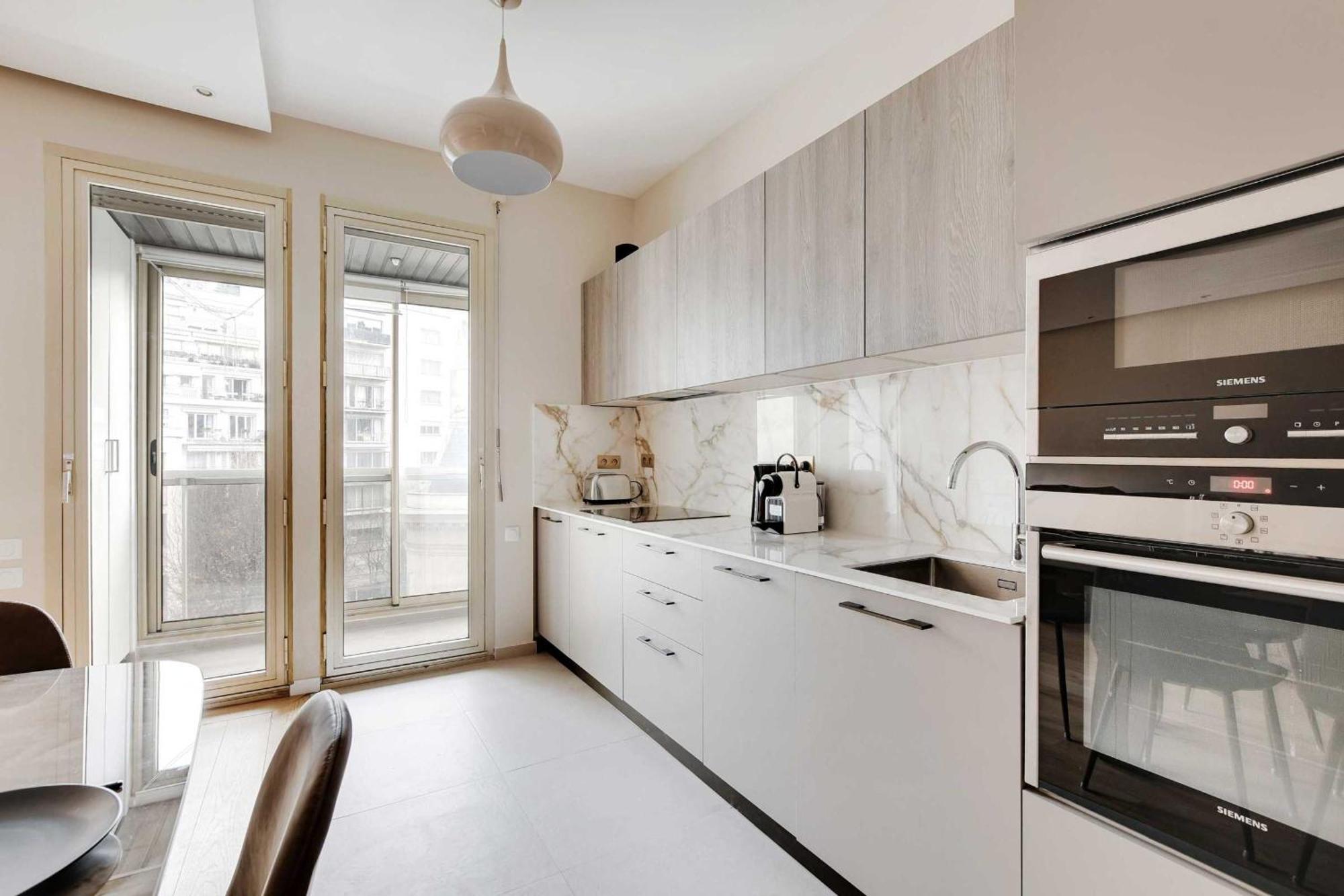 Modern Elegance A Stone's Throw From The Arc De Triomphe Apartment