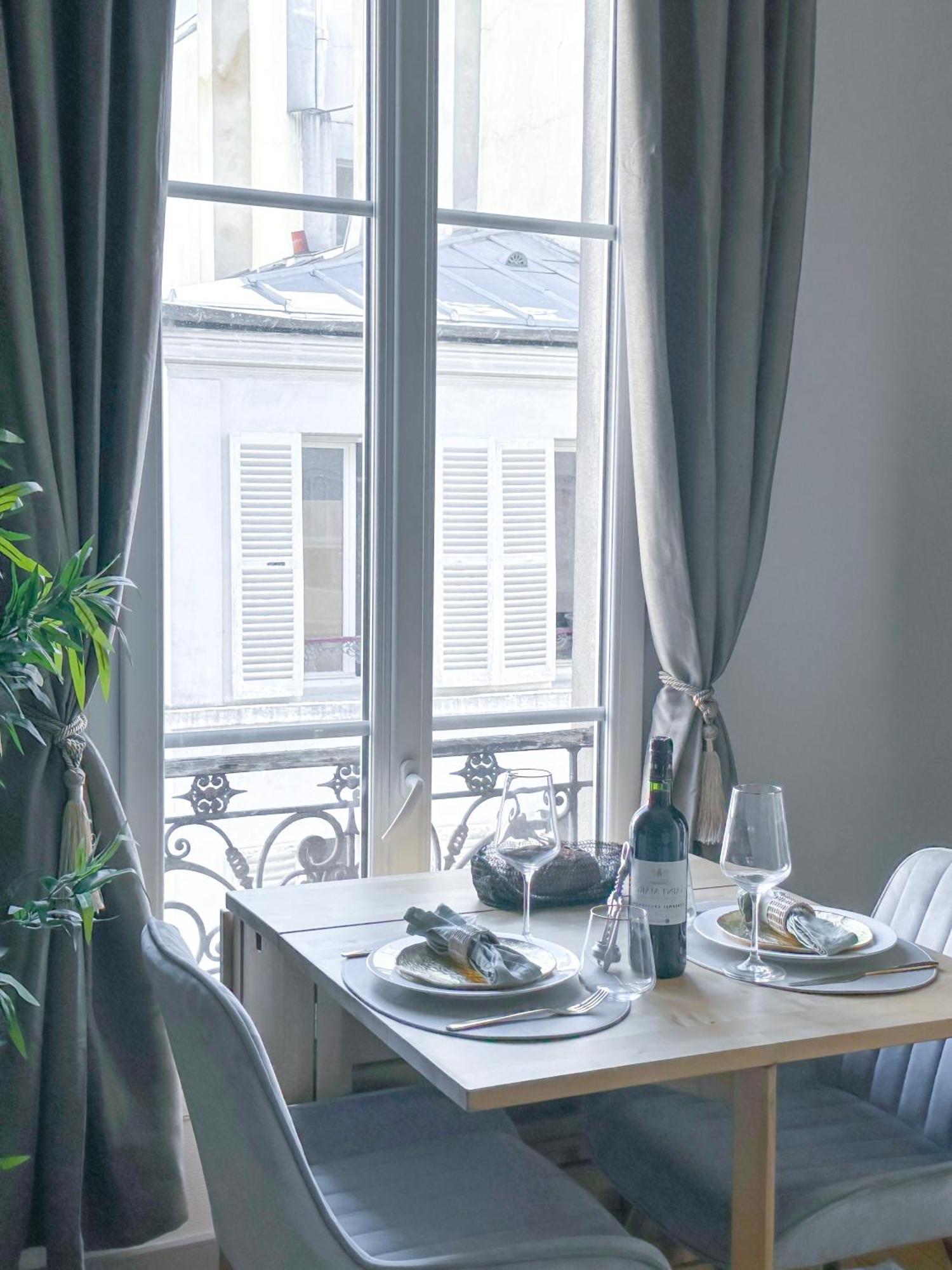 - Buttes Chaumont's Park -entire Flats Paris