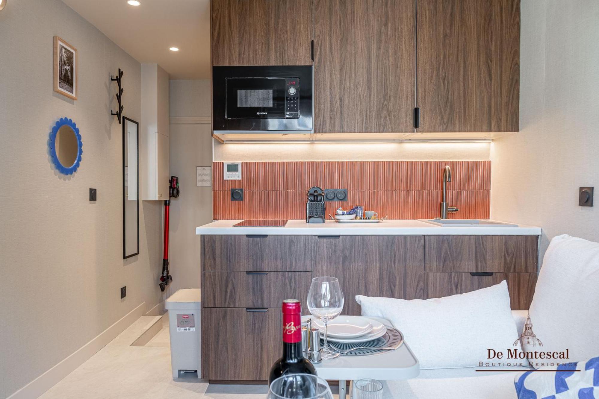 Appartement De Montescal- Montparnasse With Ac 11 To 14m2 In A Prime Location *