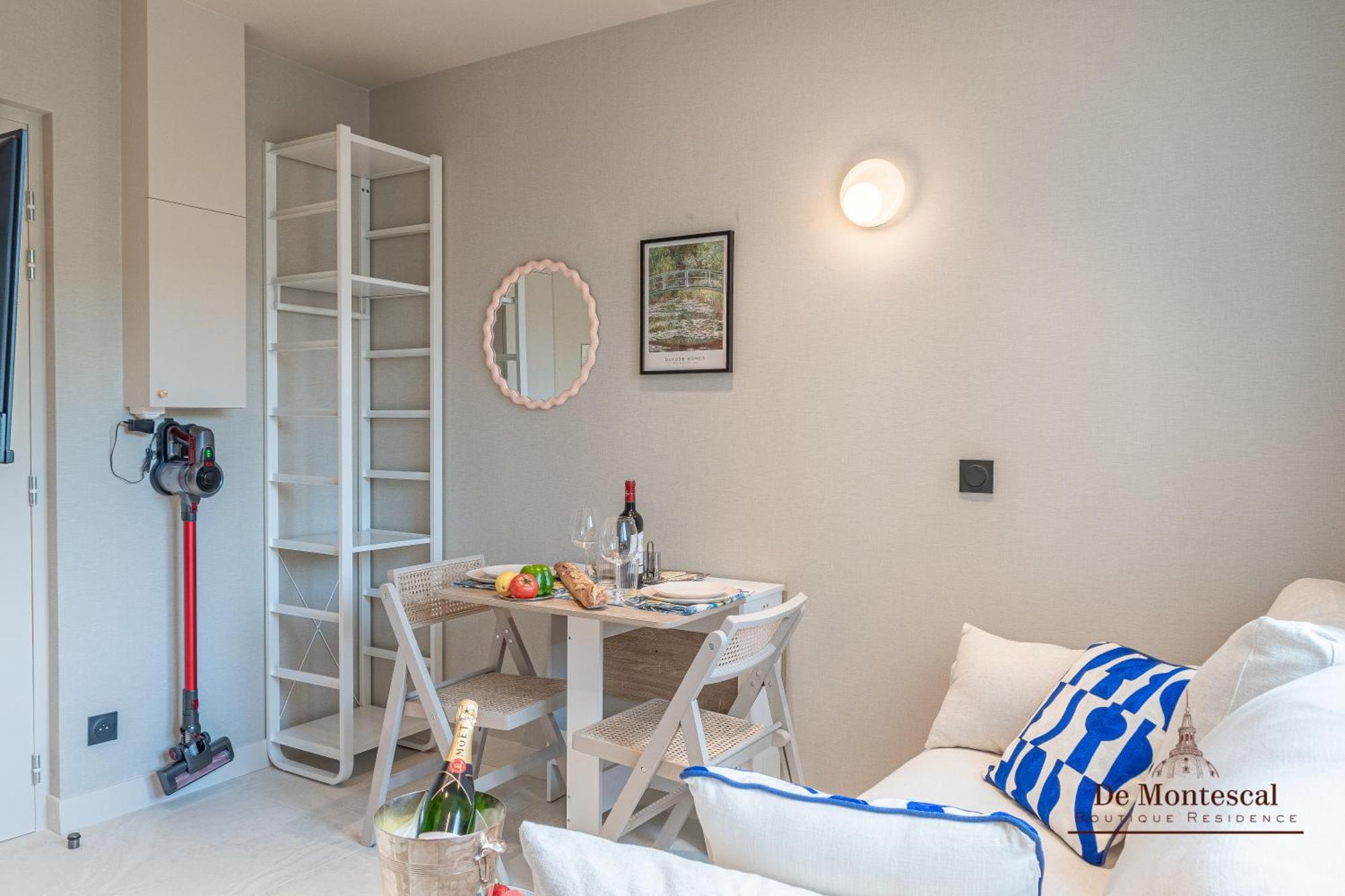 Appartement De Montescal- Montparnasse With Ac 11 To 14m2 In A Prime Location