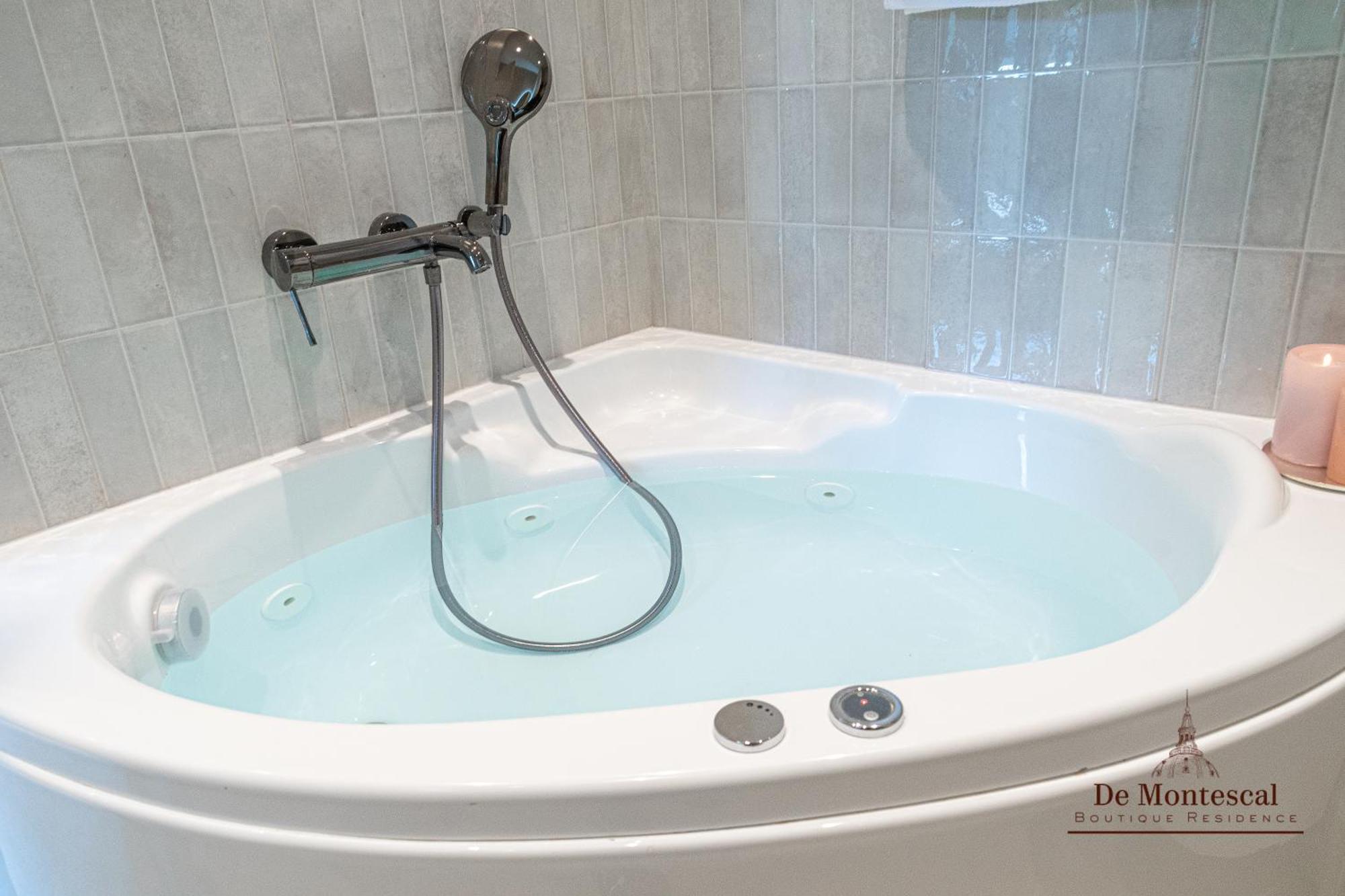 Appartement De Montescal- Montparnasse With Ac 11 To 14m2 In A Prime Location *
