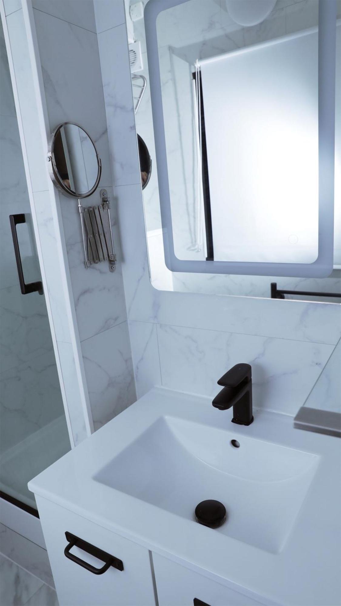 Arc De Triomphe & Trocadero Square - Cityapartmentstay * Paris