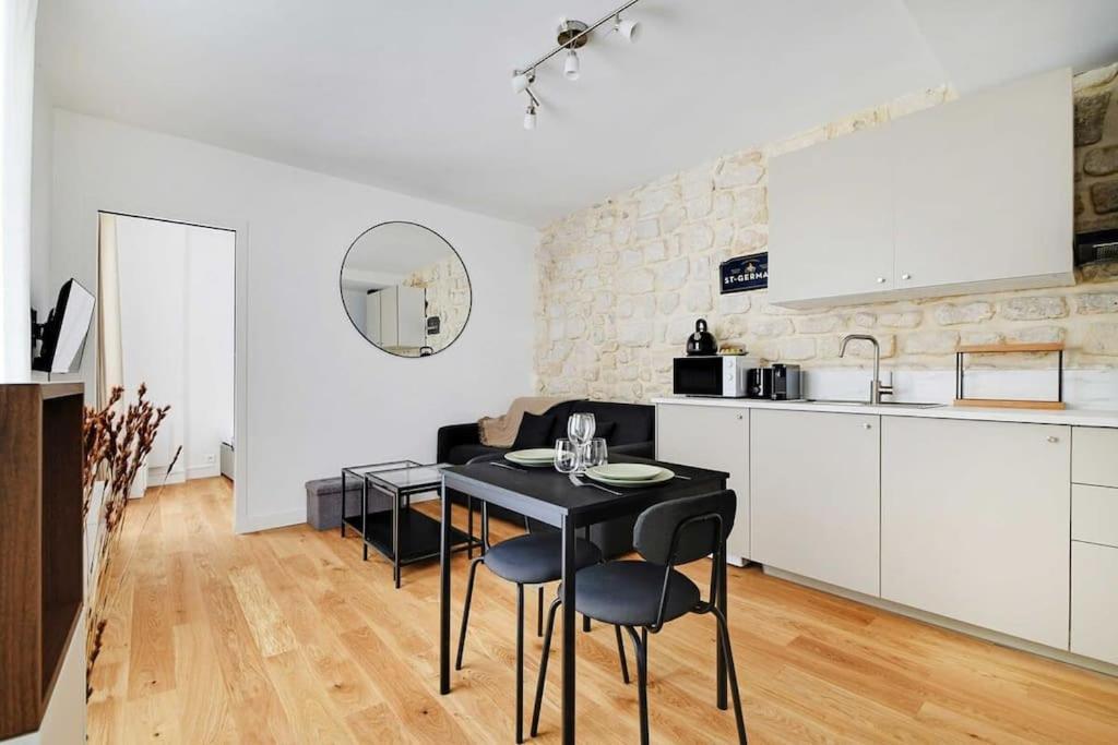 Charming In Le Marais Apartment Paris