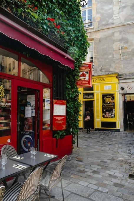 Charming In Le Marais Paris