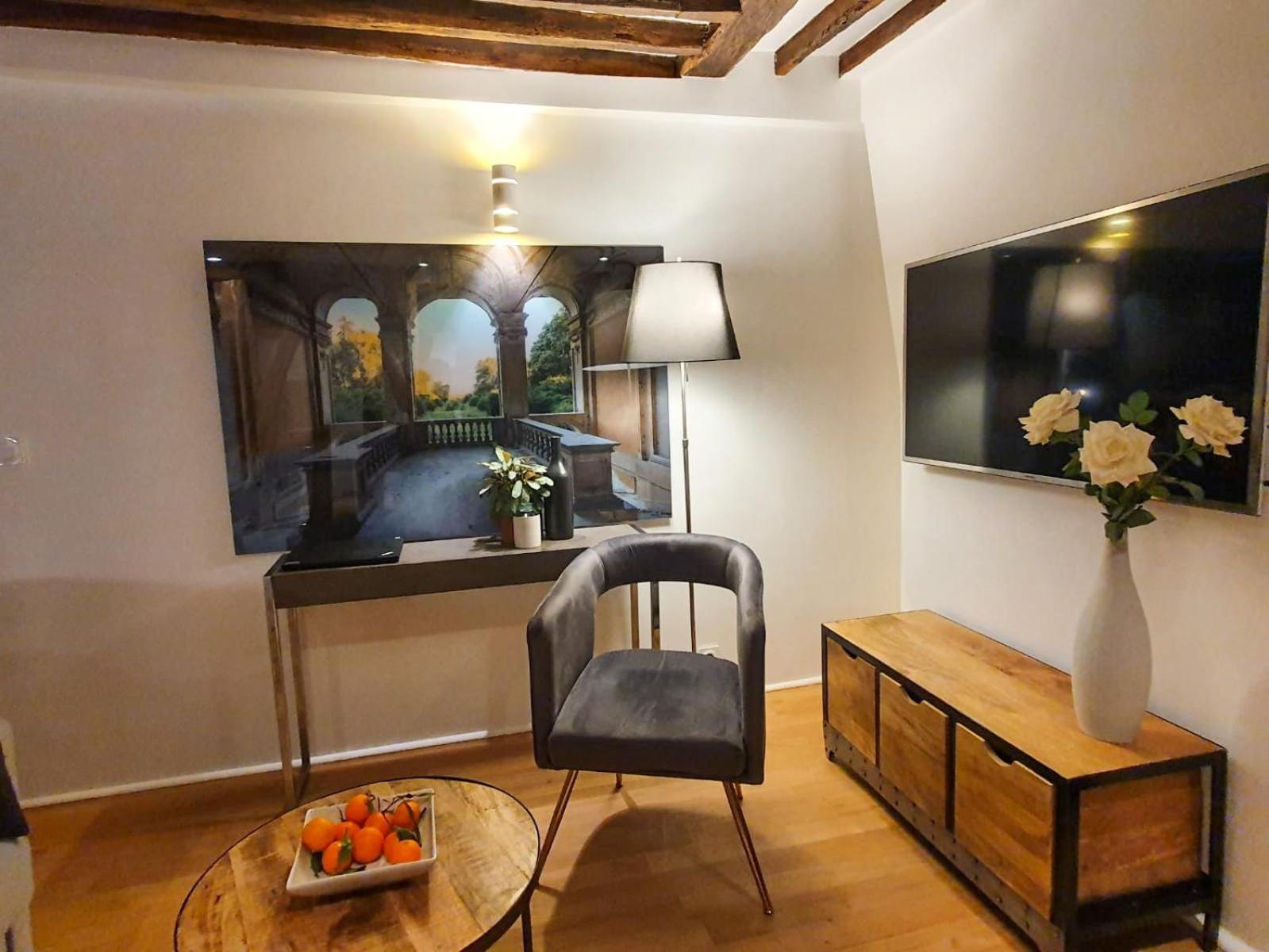 Appartement Charme De L'ancien, Refait A Neuf