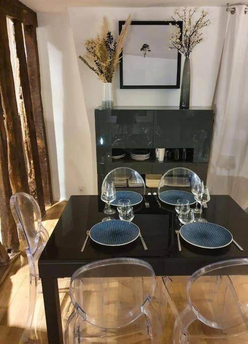 Appartement Charme De L'ancien, Refait A Neuf Paris