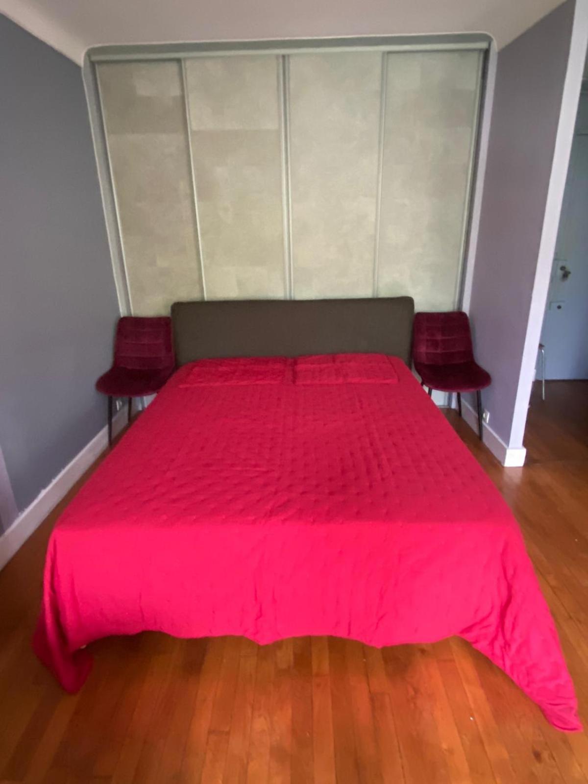 Apartment One In Montmartre Paris