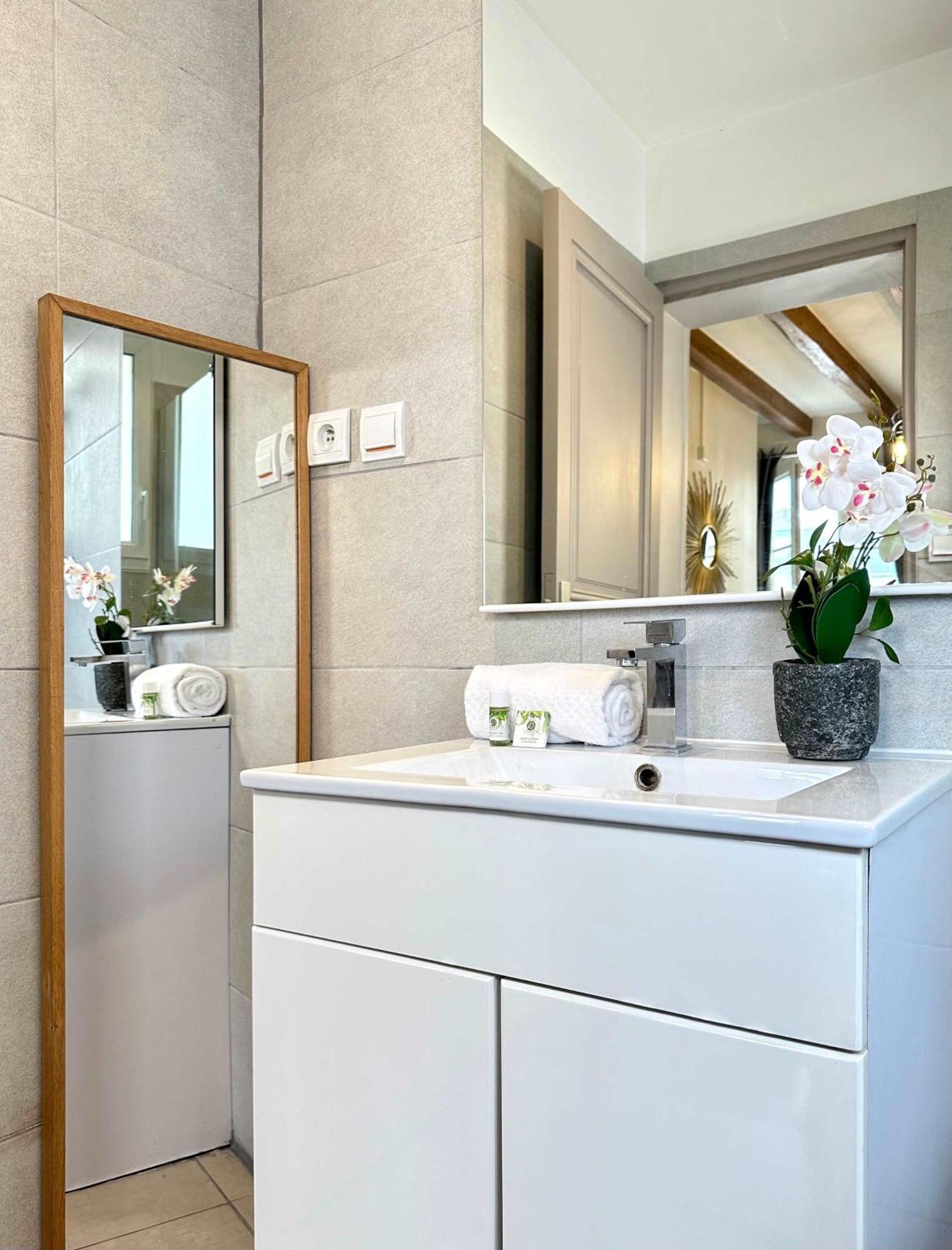 1579 - Eiffel Tower Gem, Stylish & Unique Appartement