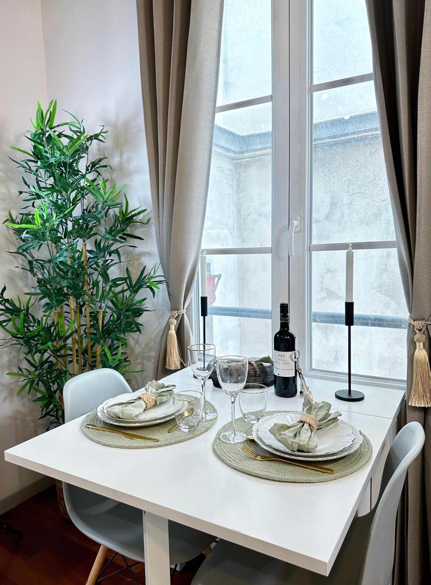 1579 - Eiffel Tower Gem, Stylish & Unique Appartement *