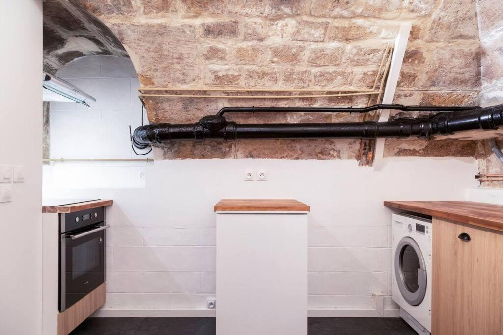 2 Lyonnais Apartment *