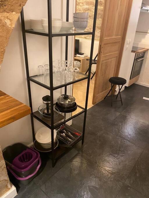 2 Lyonnais Apartment *