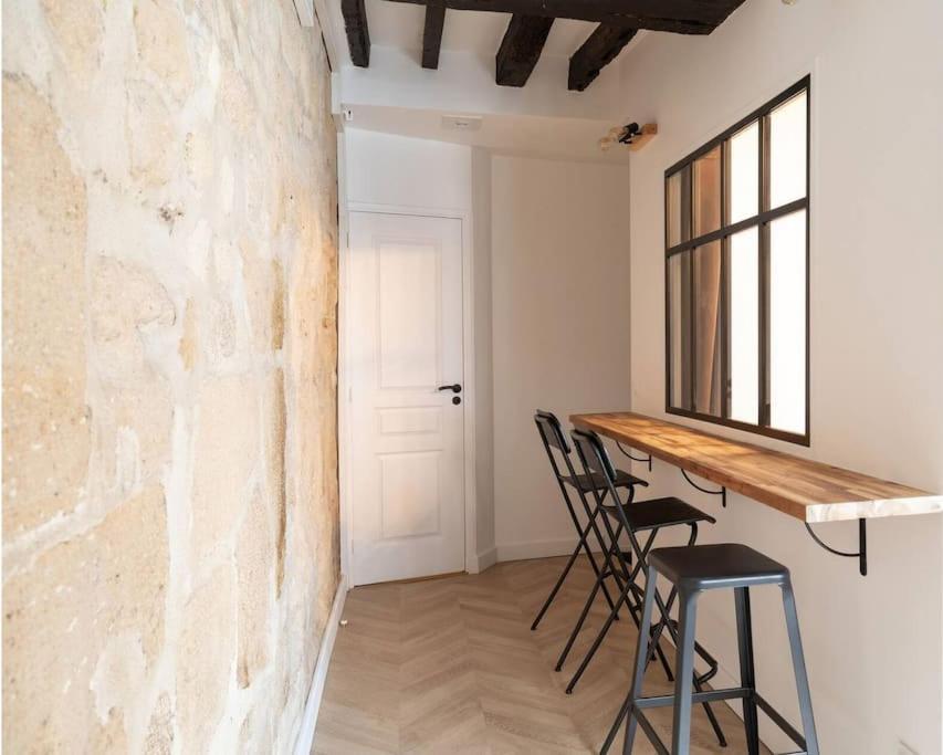 2 Lyonnais Apartment
